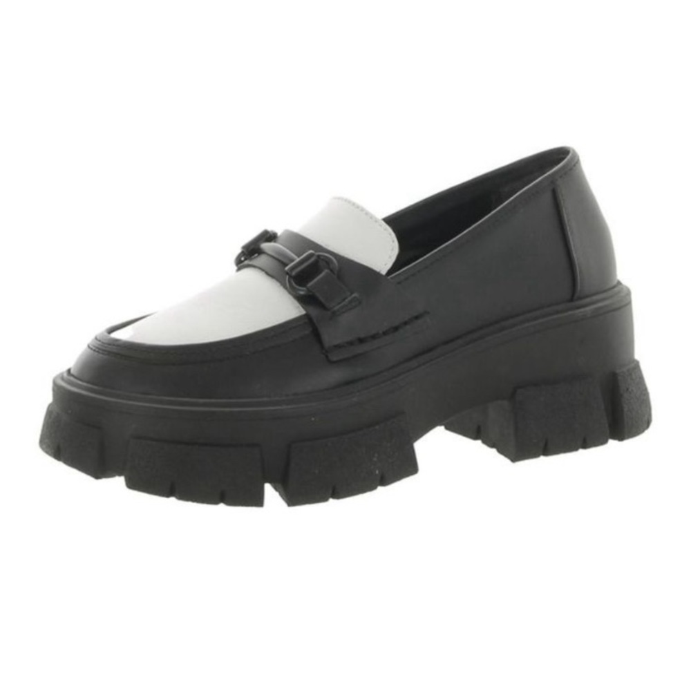 Steve Madden Loafers. Black and White chunky loafer. Size 7.5